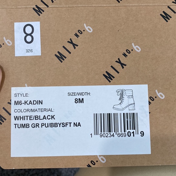 New with tag white heel boot - Picture 4 of 4